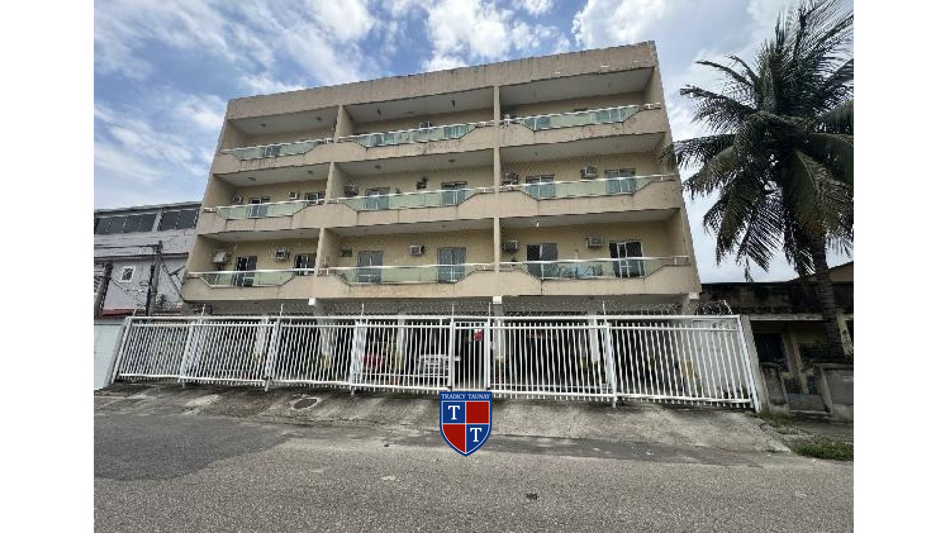 APARTAMENTO em CENTRO