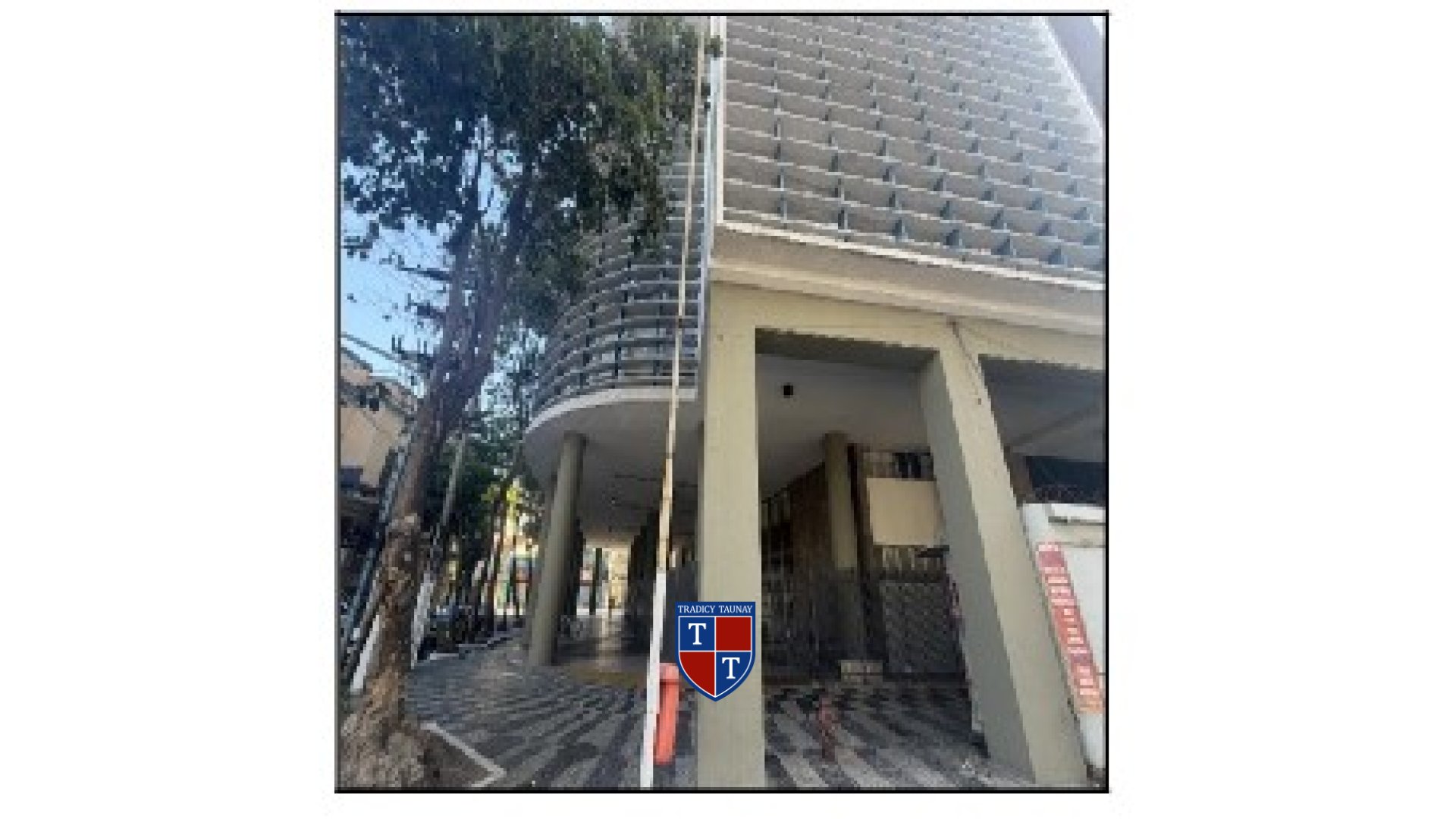 APARTAMENTO em CENTRO