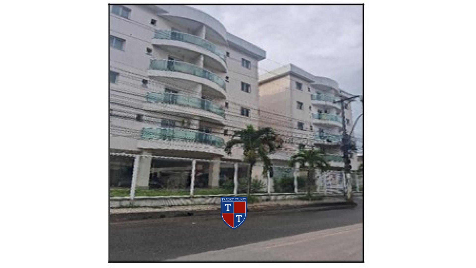 APARTAMENTO em COLUBANDE