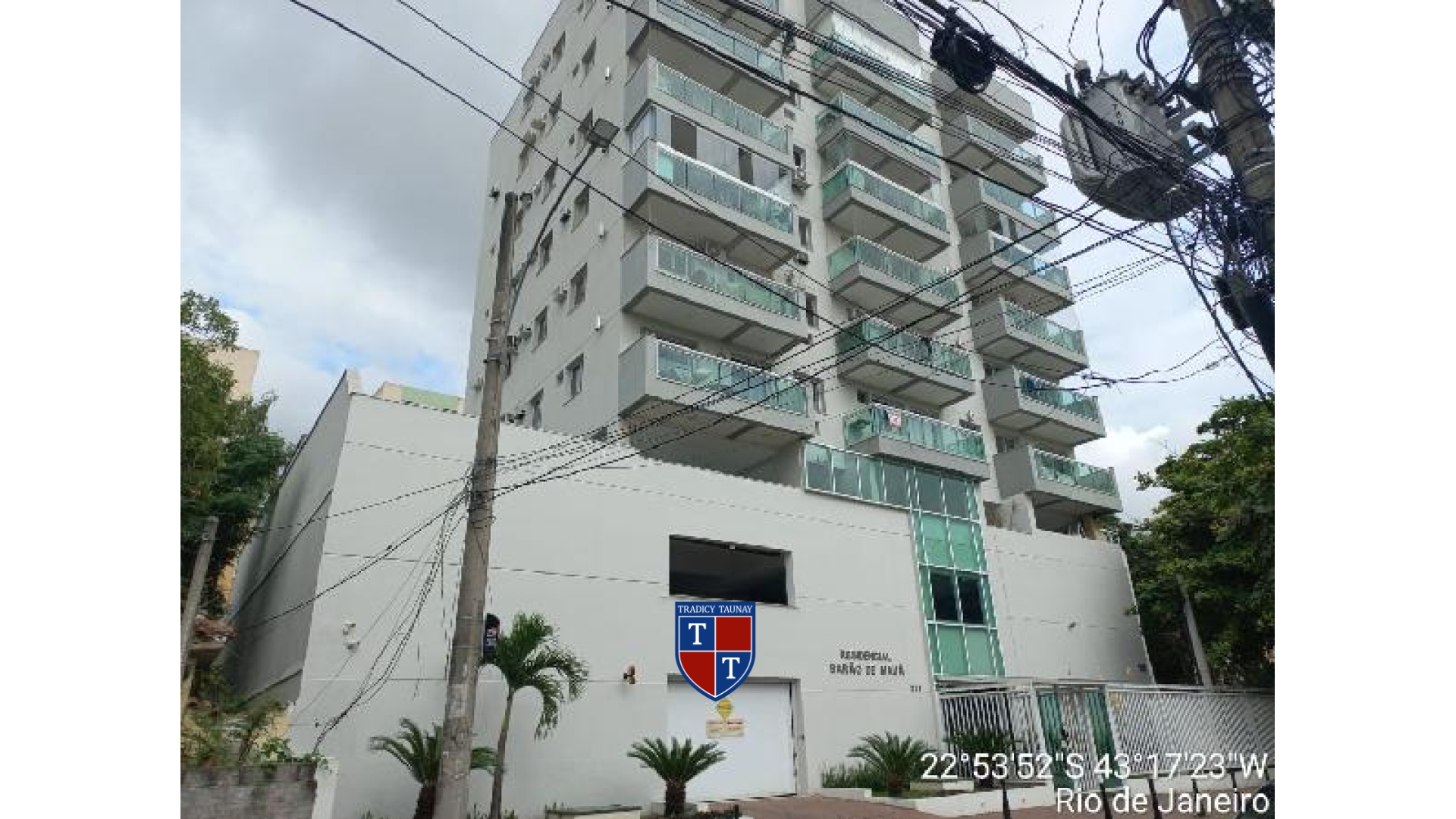APARTAMENTO em MEIER