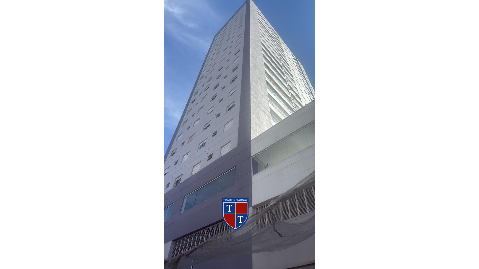 APARTAMENTO em CENTRO