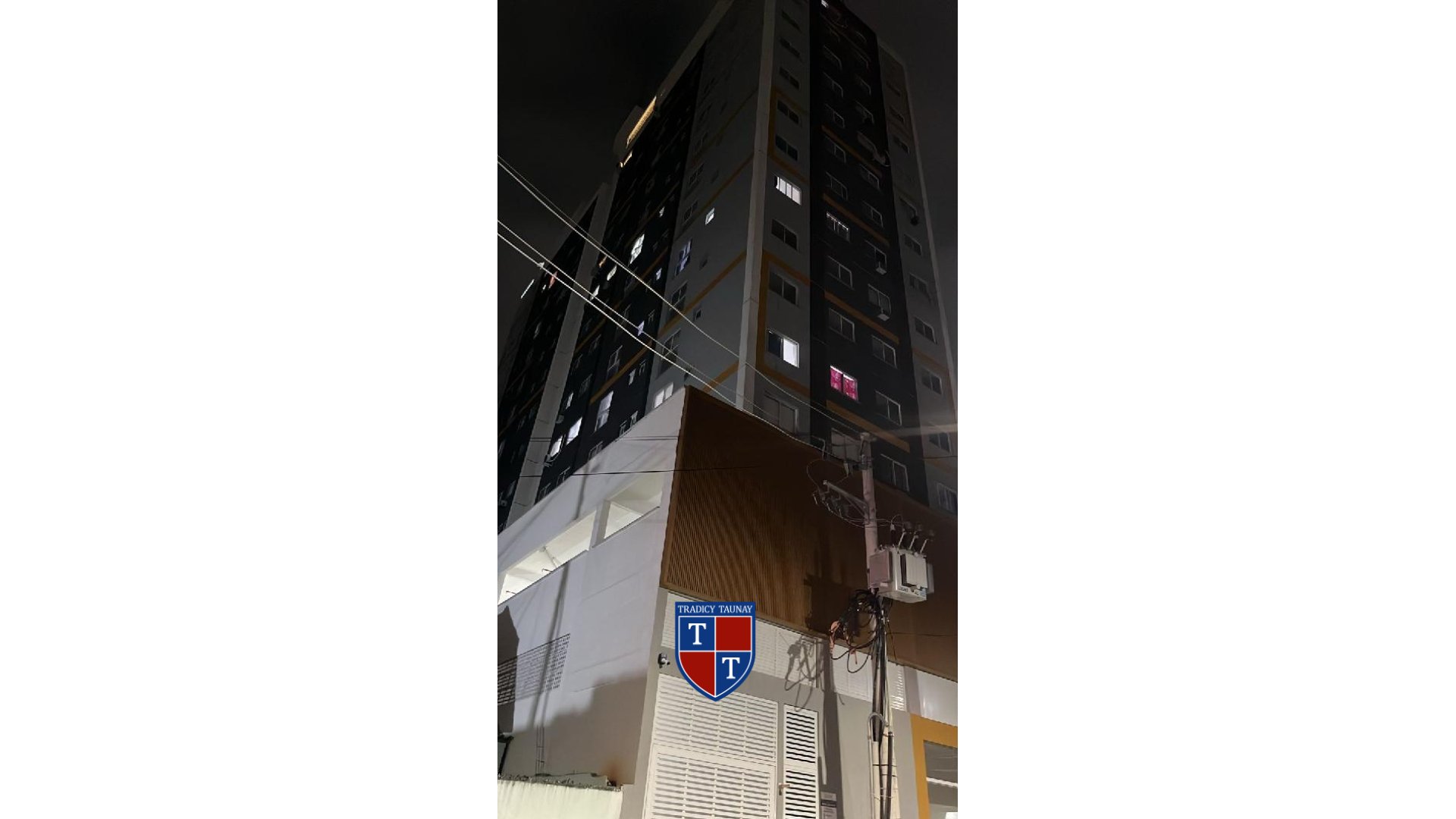 APARTAMENTO em CENTRO