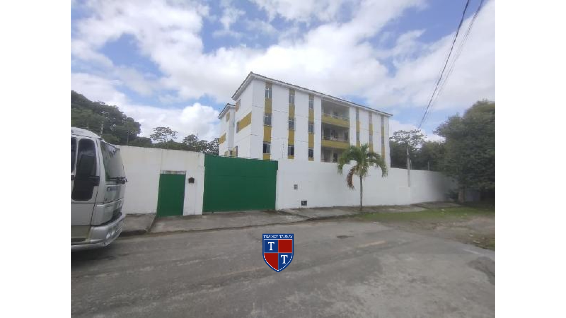 APARTAMENTO em JARDIM LIMOEIRO
