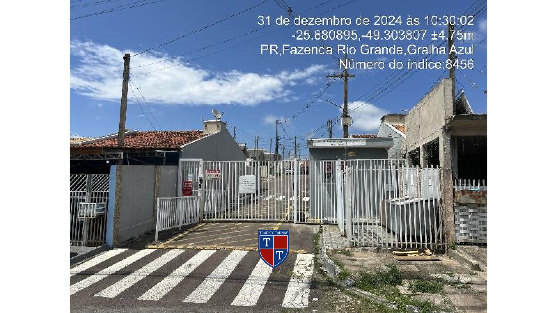 CASA em GRALHA AZUL