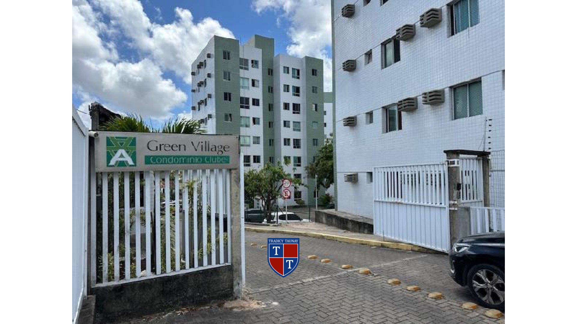 APARTAMENTO em CENTRO