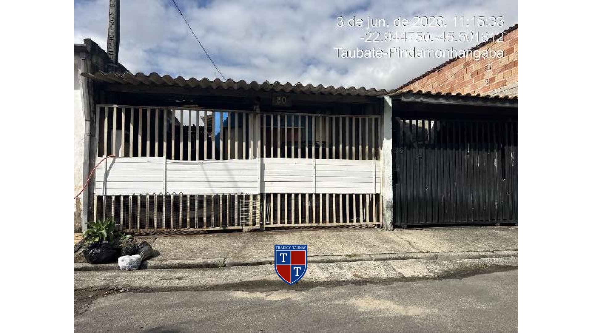 CASA em CONJUNTO RESIDENCIAL ARARETAMA