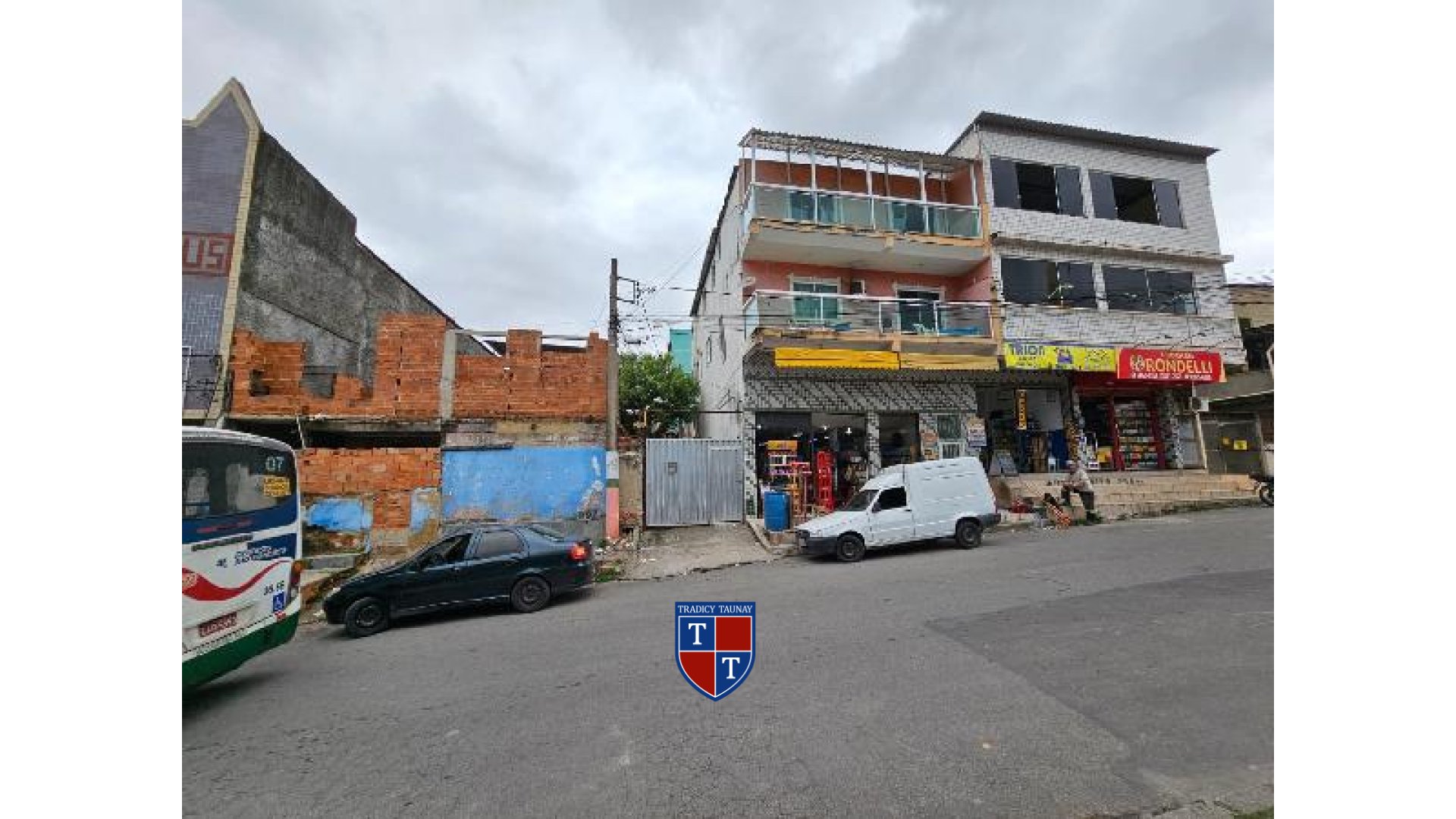APARTAMENTO em CENTRO