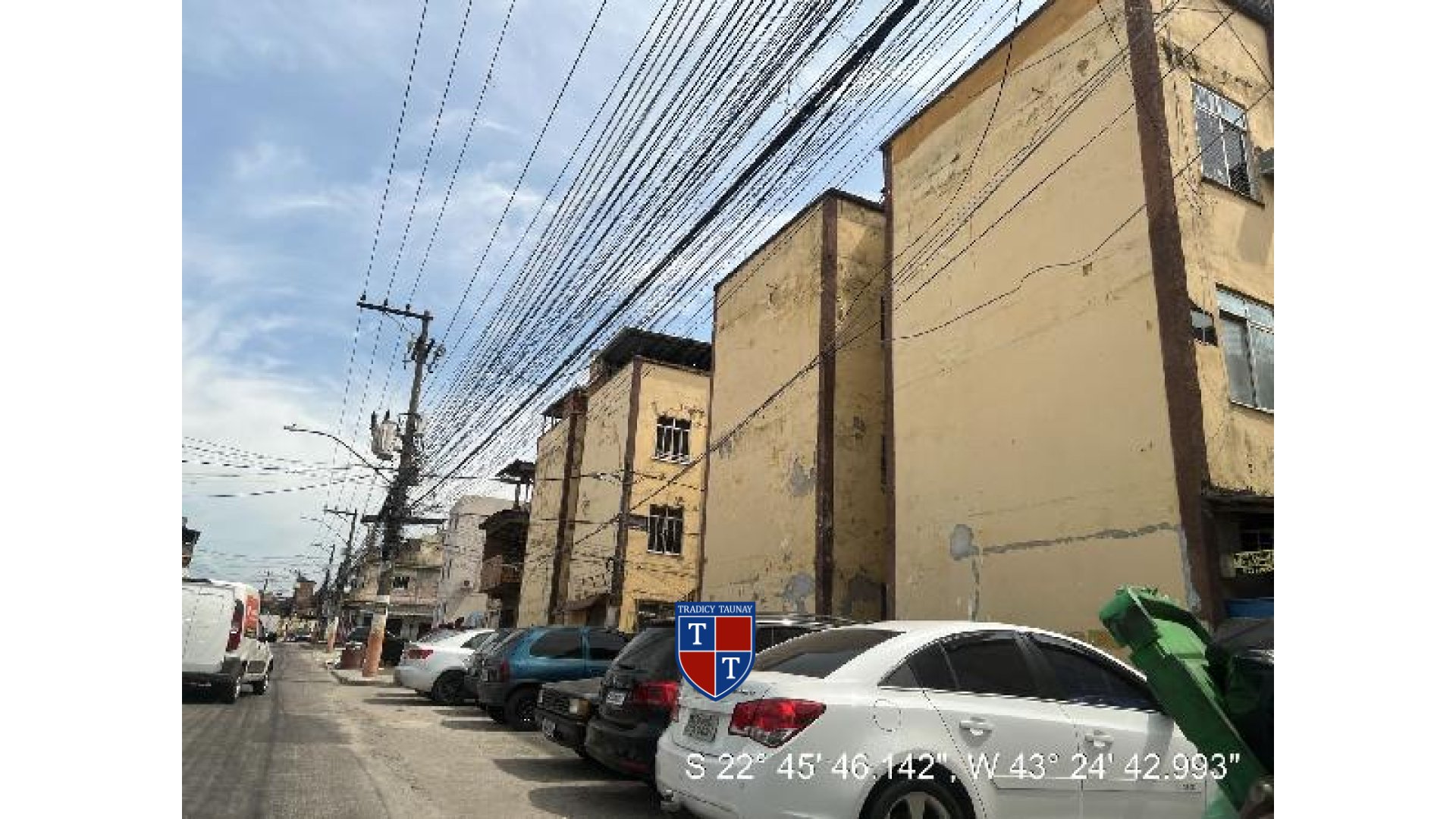 APARTAMENTO em CENTRO