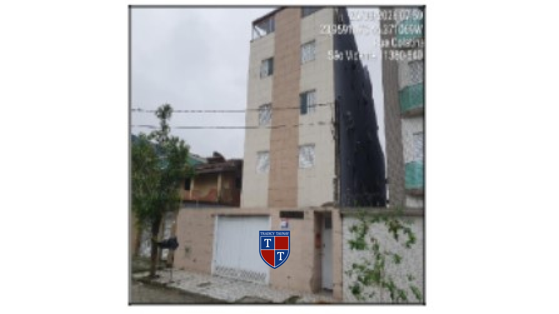 APARTAMENTO em VILA VOTURUA