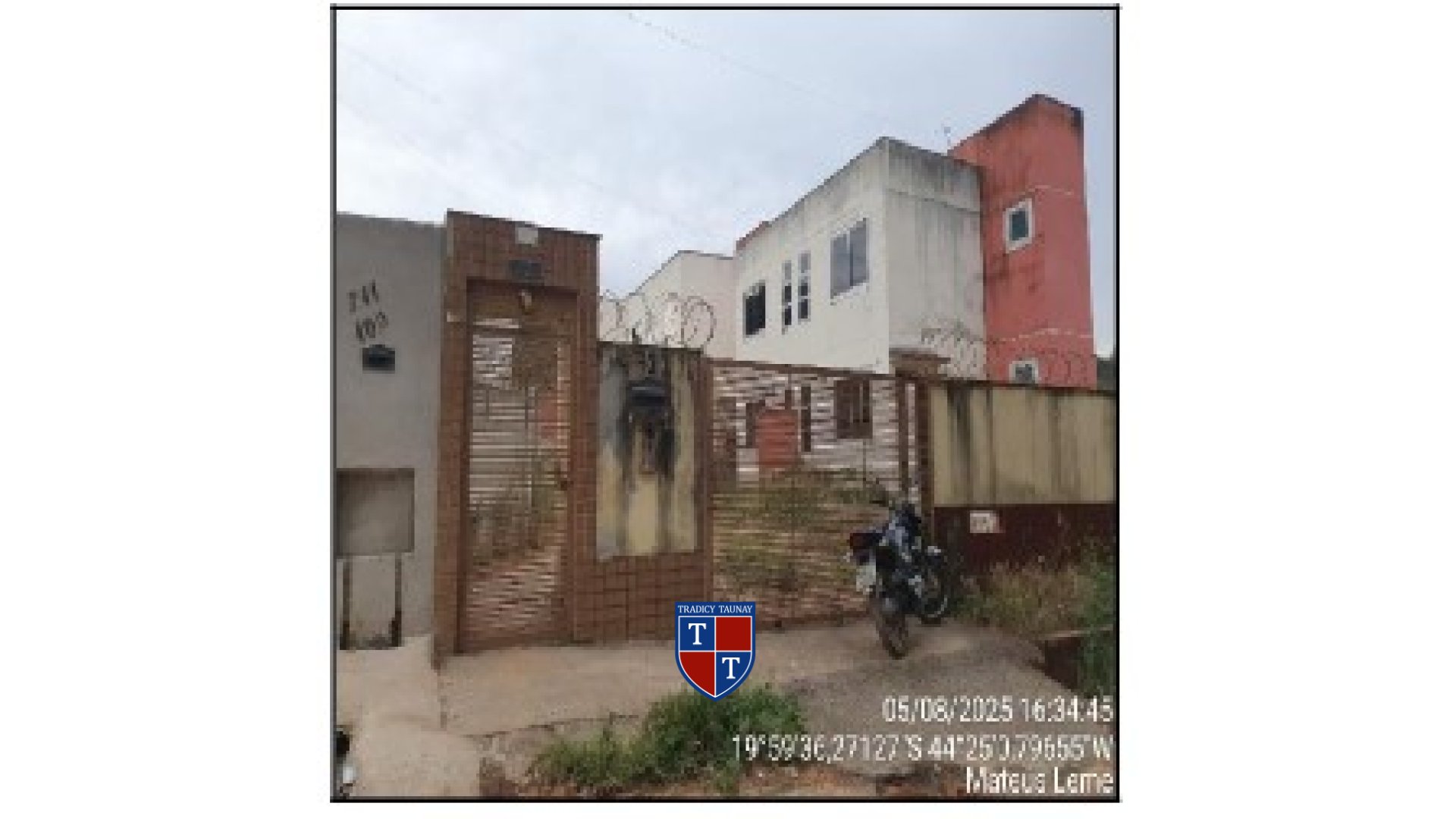 Foto 1 de CASA em VALE DOS ARACAS - Imóvel Retomado Caixa