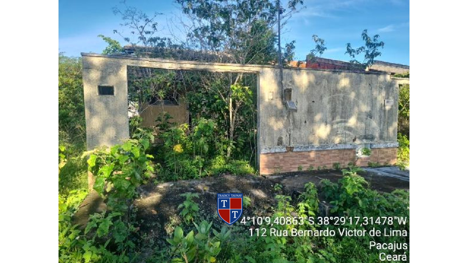 CASA em PEDRA BRANCA