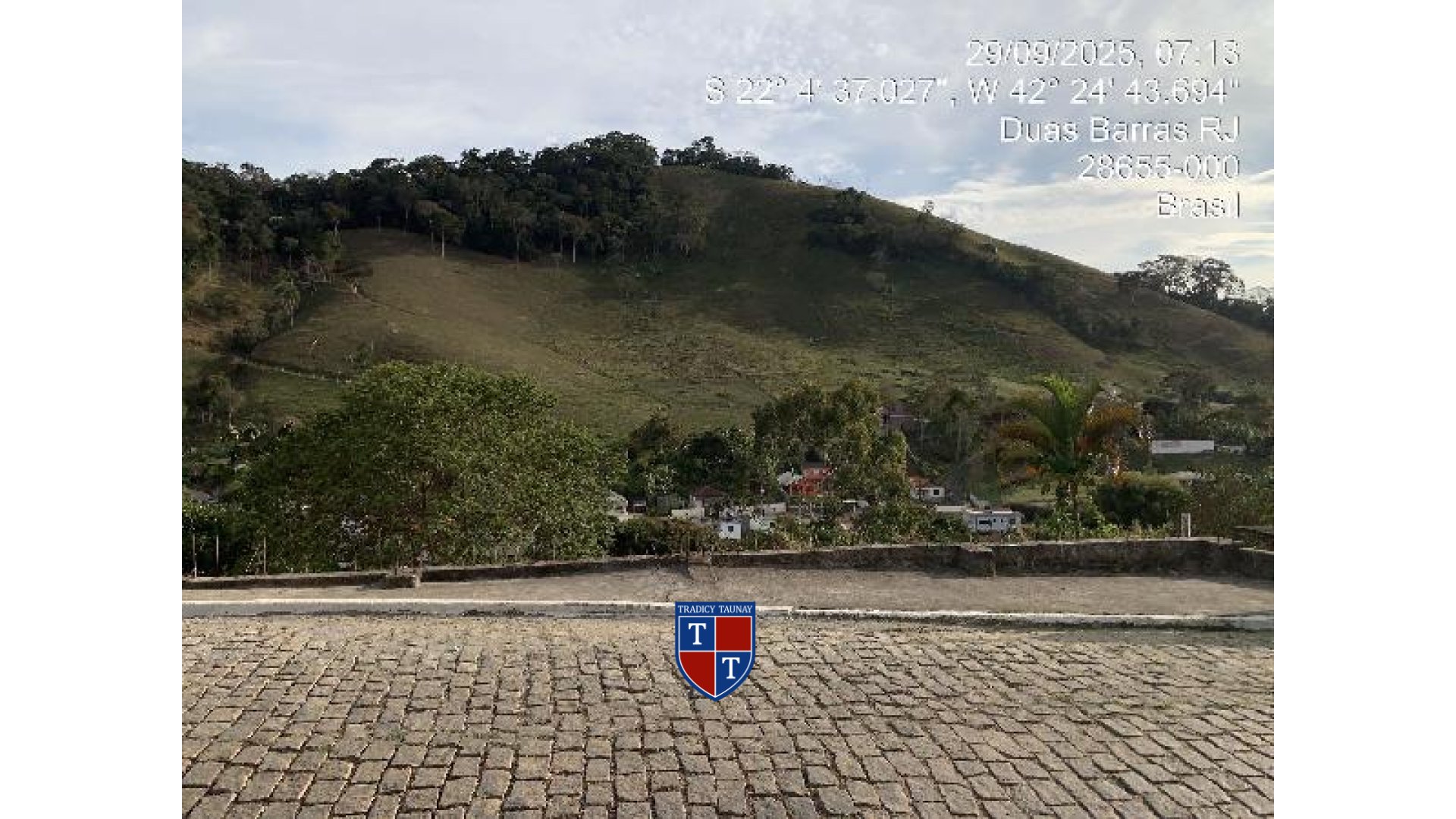 TERRENO em MONNERAT