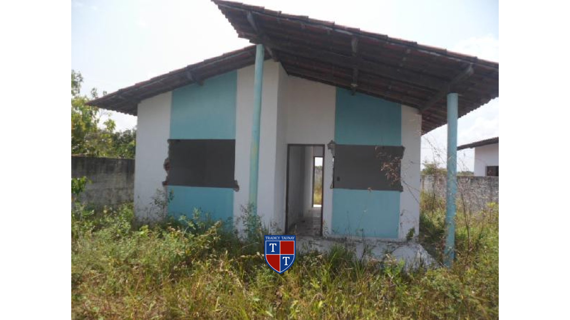 CASA em DIST MANGABEIRA