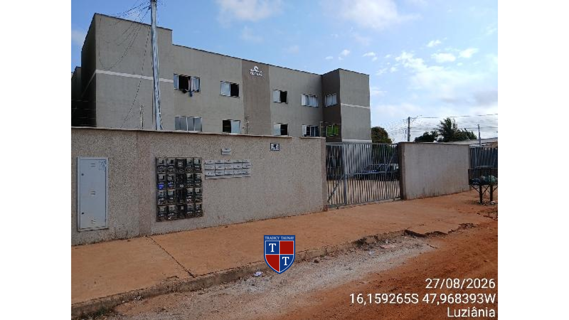APARTAMENTO em PARQUE ESTRELA DALVA IX
