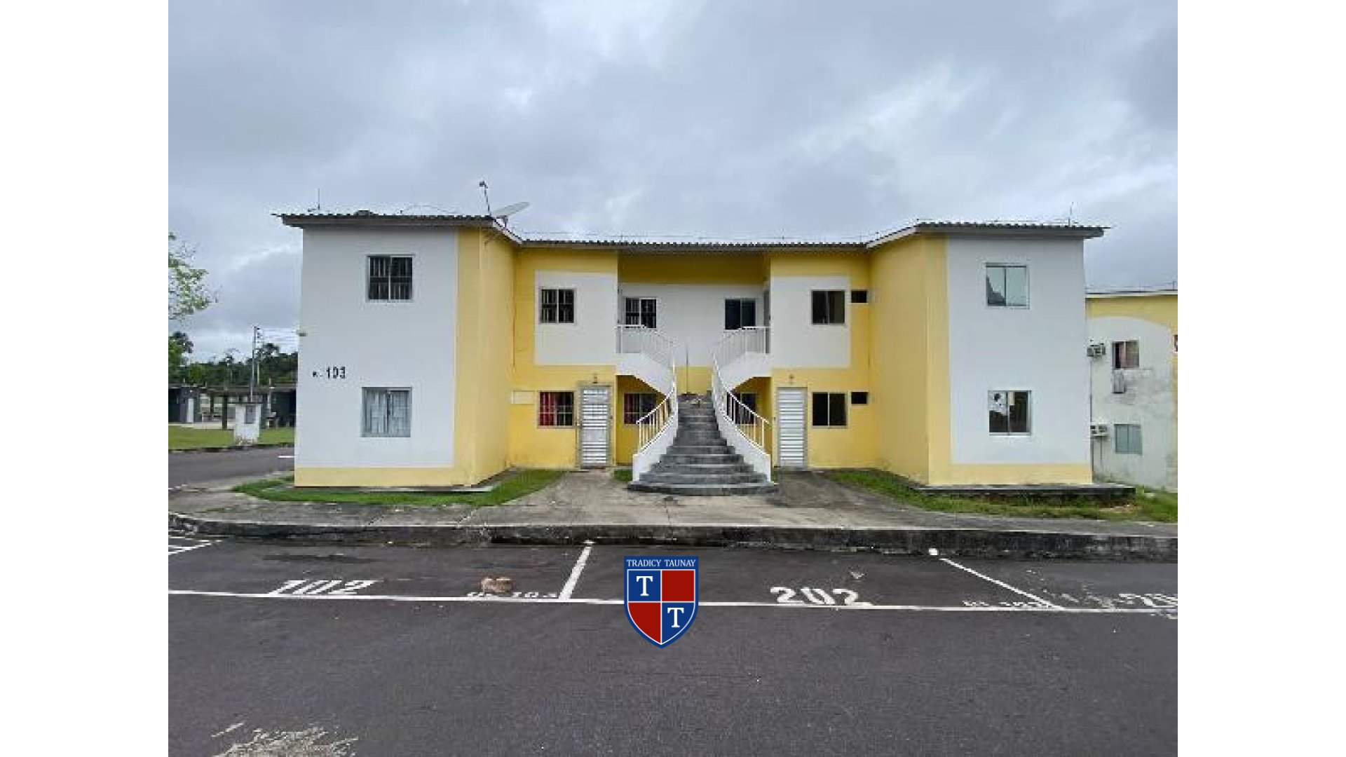 APARTAMENTO em LAGO AZUL