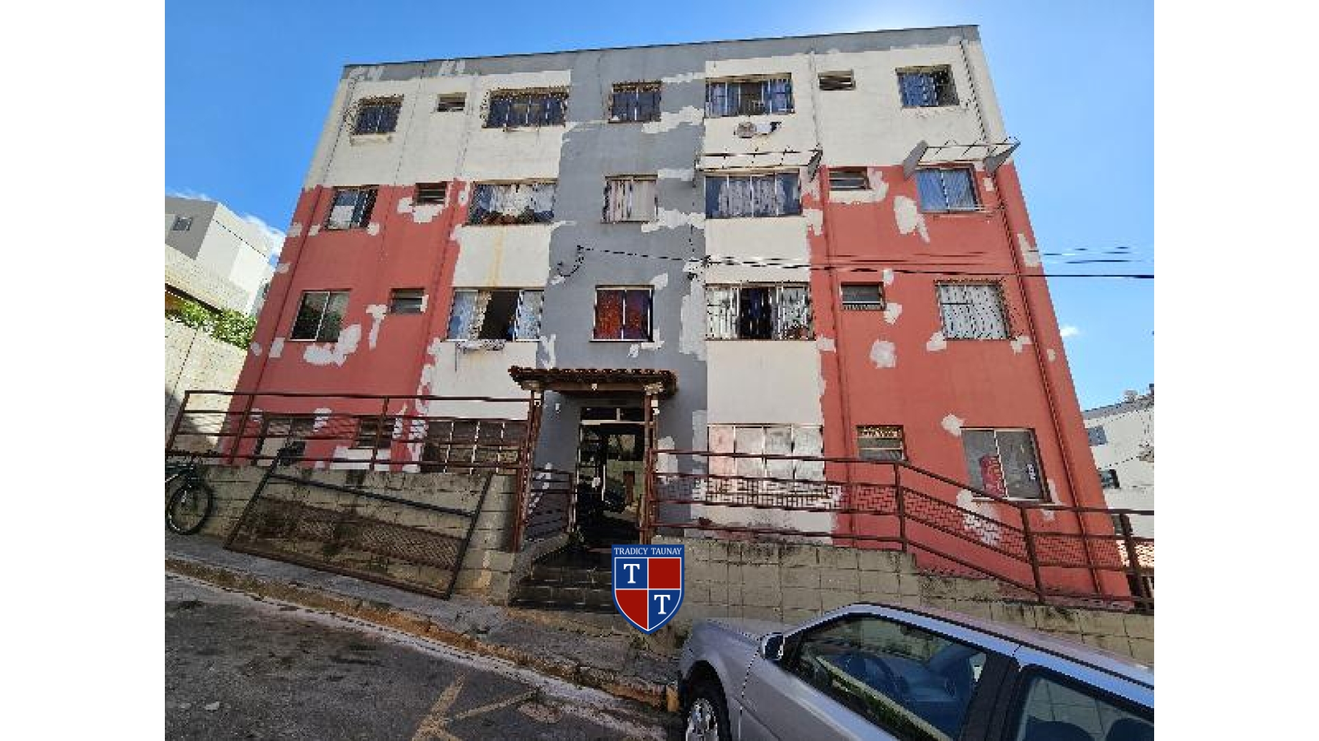 APARTAMENTO em JUSTINOPOLIS