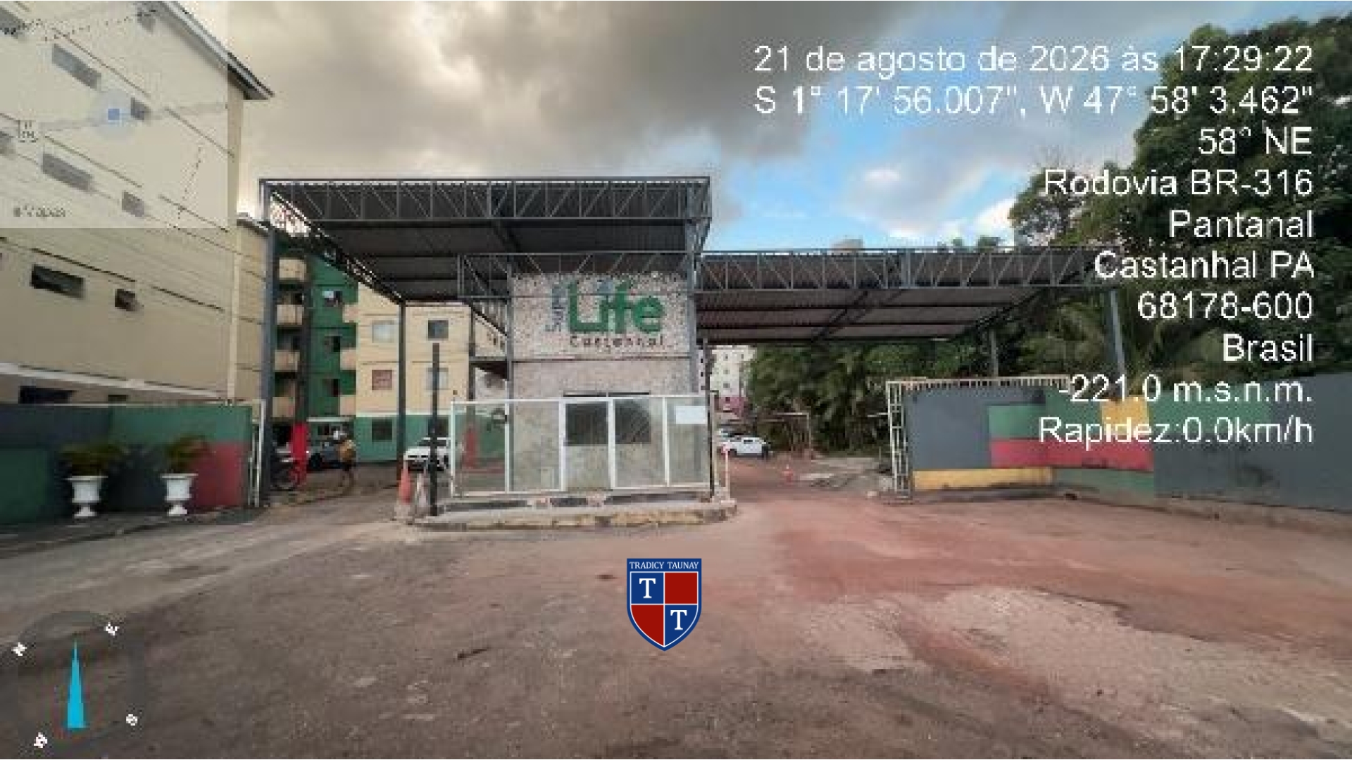 APARTAMENTO em TITANLANDIA