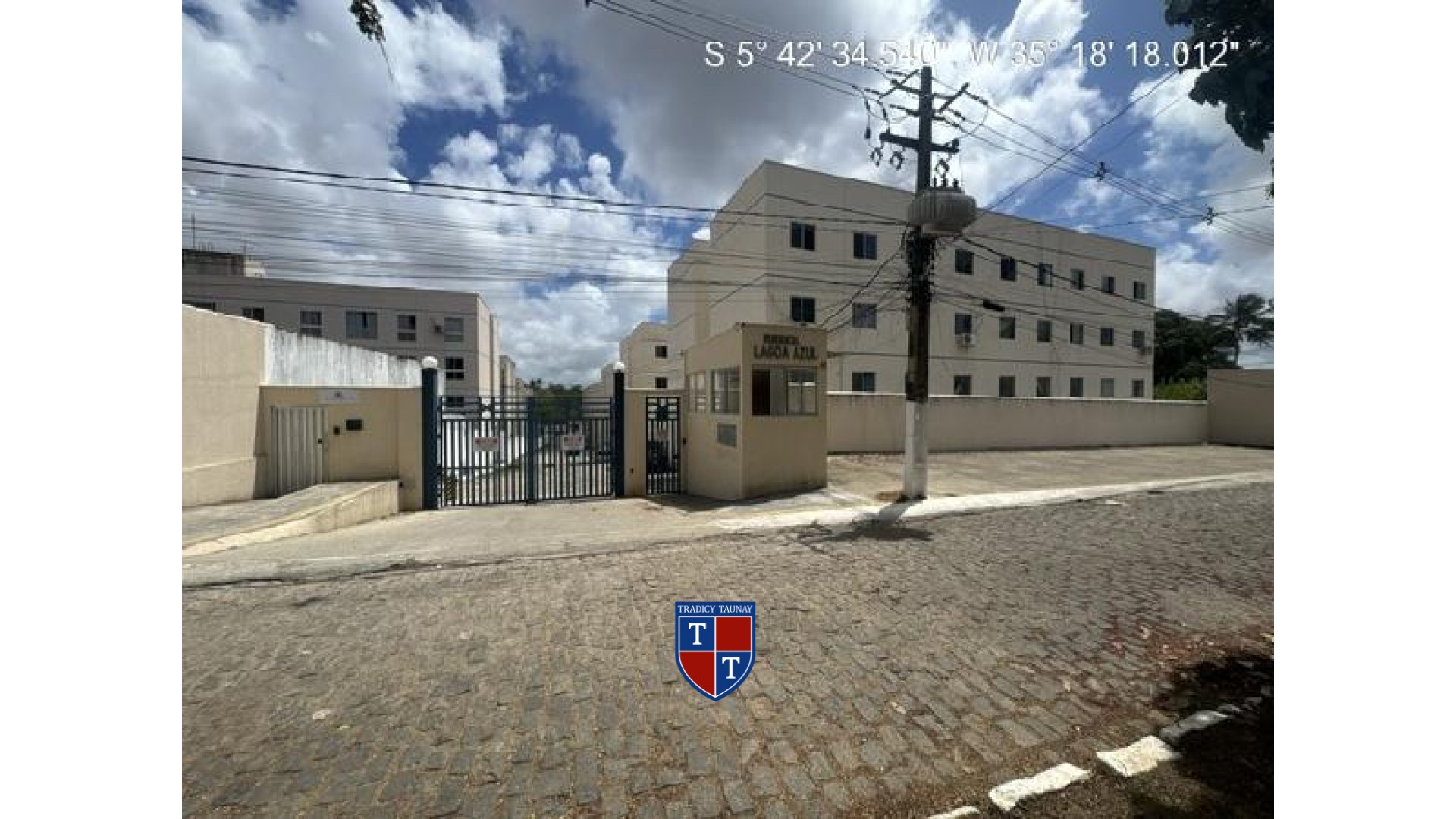 APARTAMENTO em CENTRO