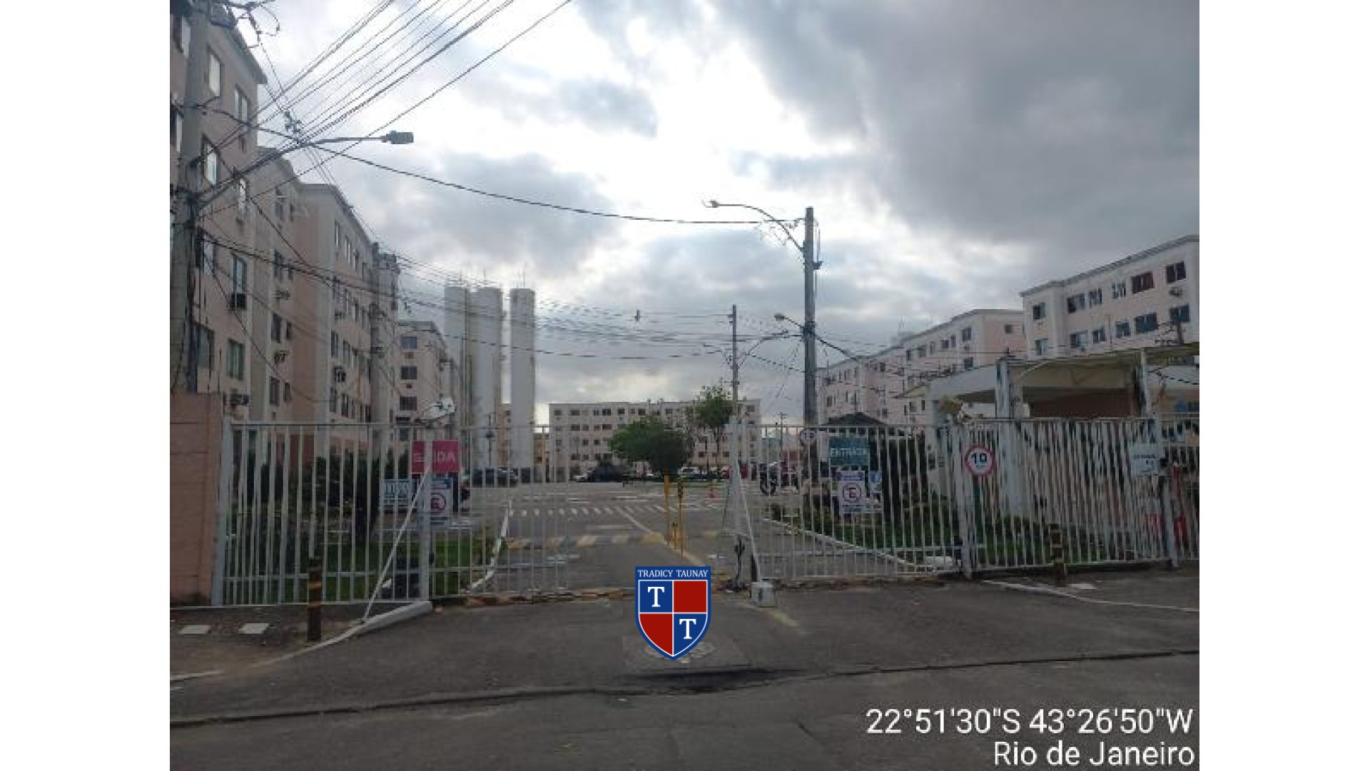 APARTAMENTO em REALENGO