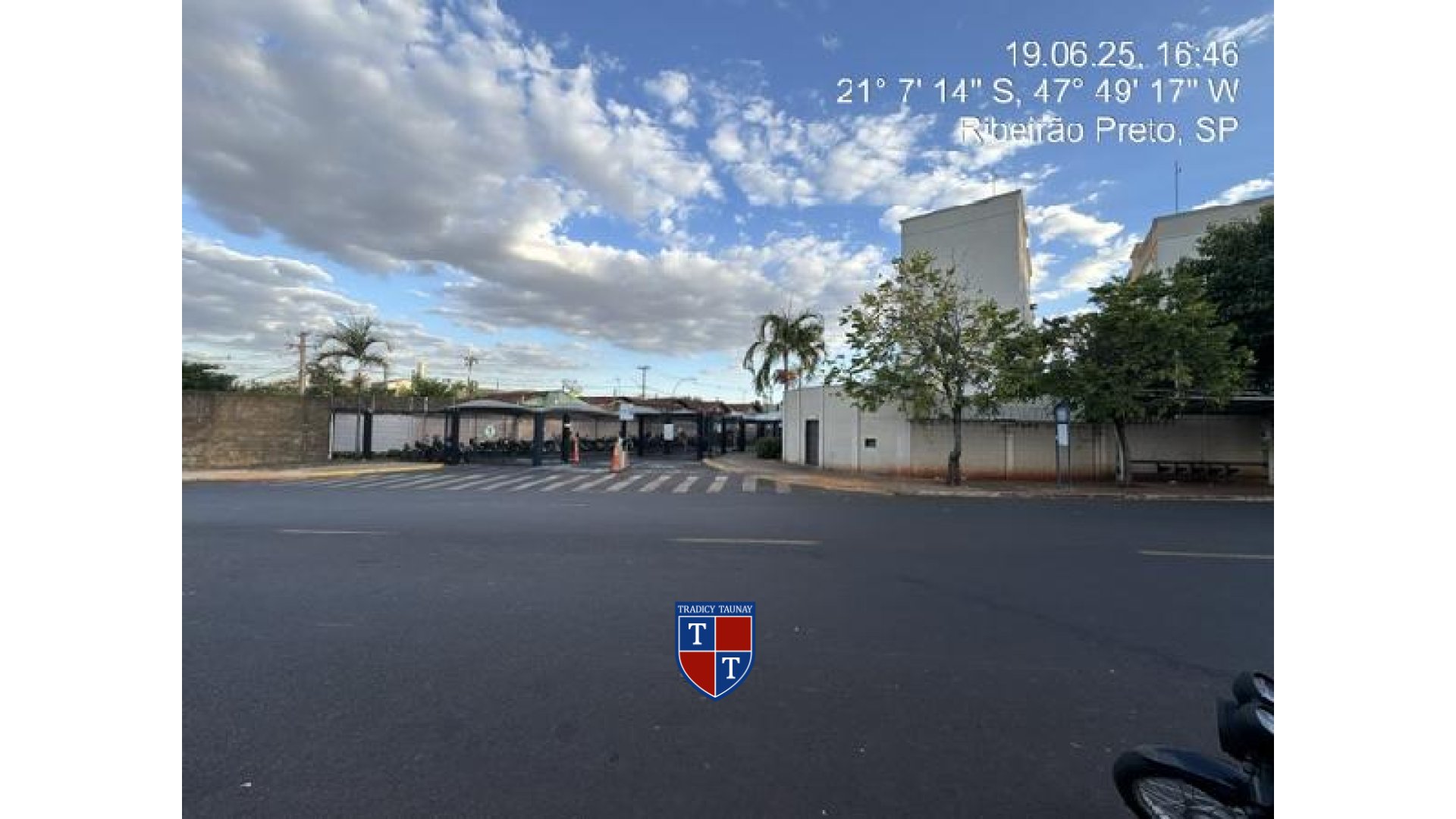 APARTAMENTO em PARQUE DOS PINUS