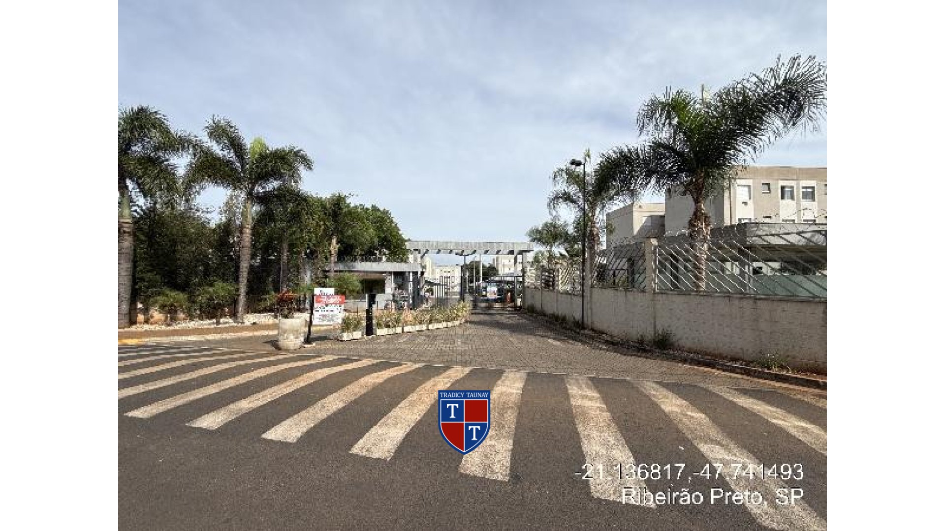 APARTAMENTO em JARDIM DIVA TARLA DE CARVALHO