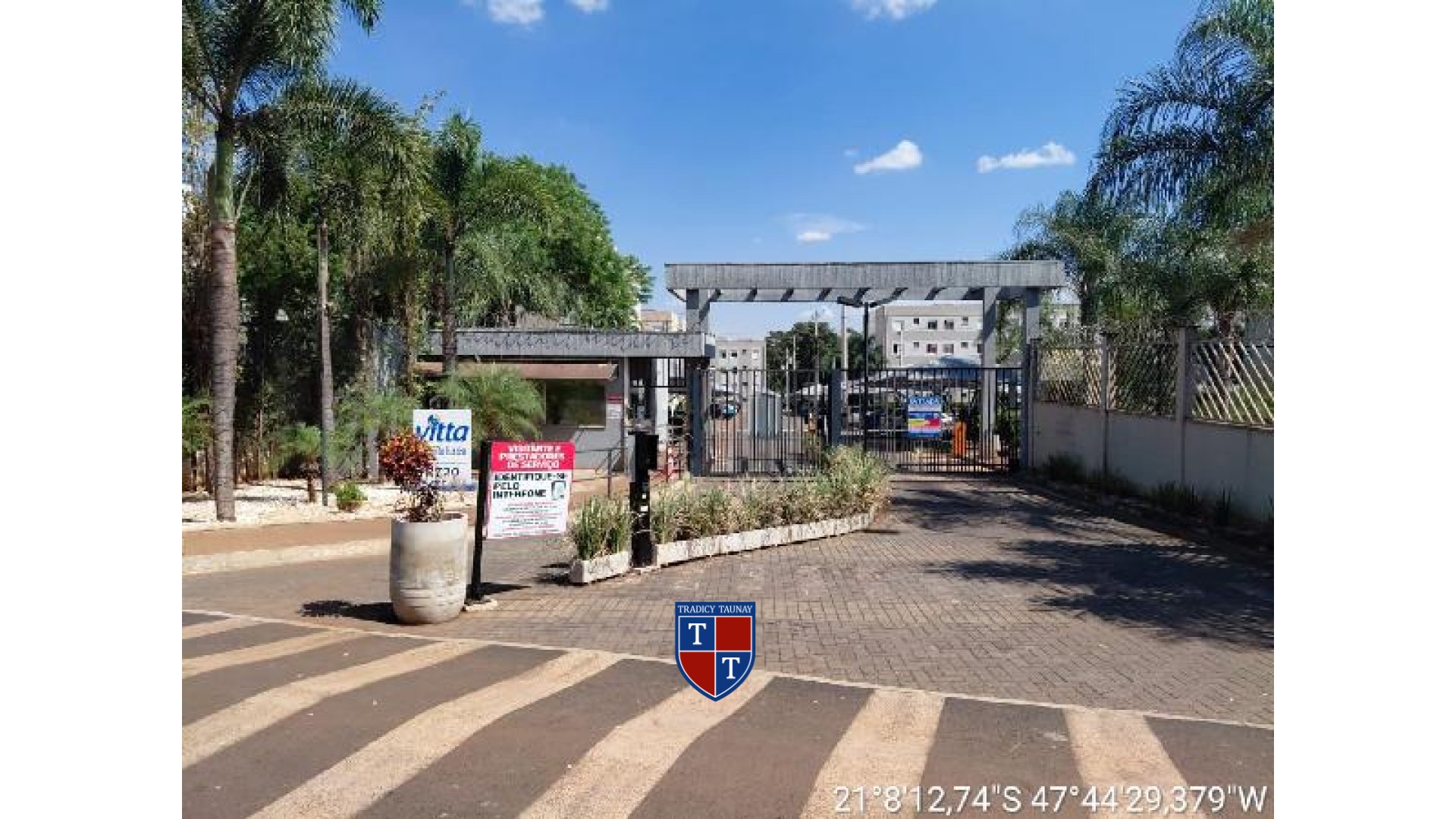 APARTAMENTO em JARDIM DIVA TARLA DE CARVALHO
