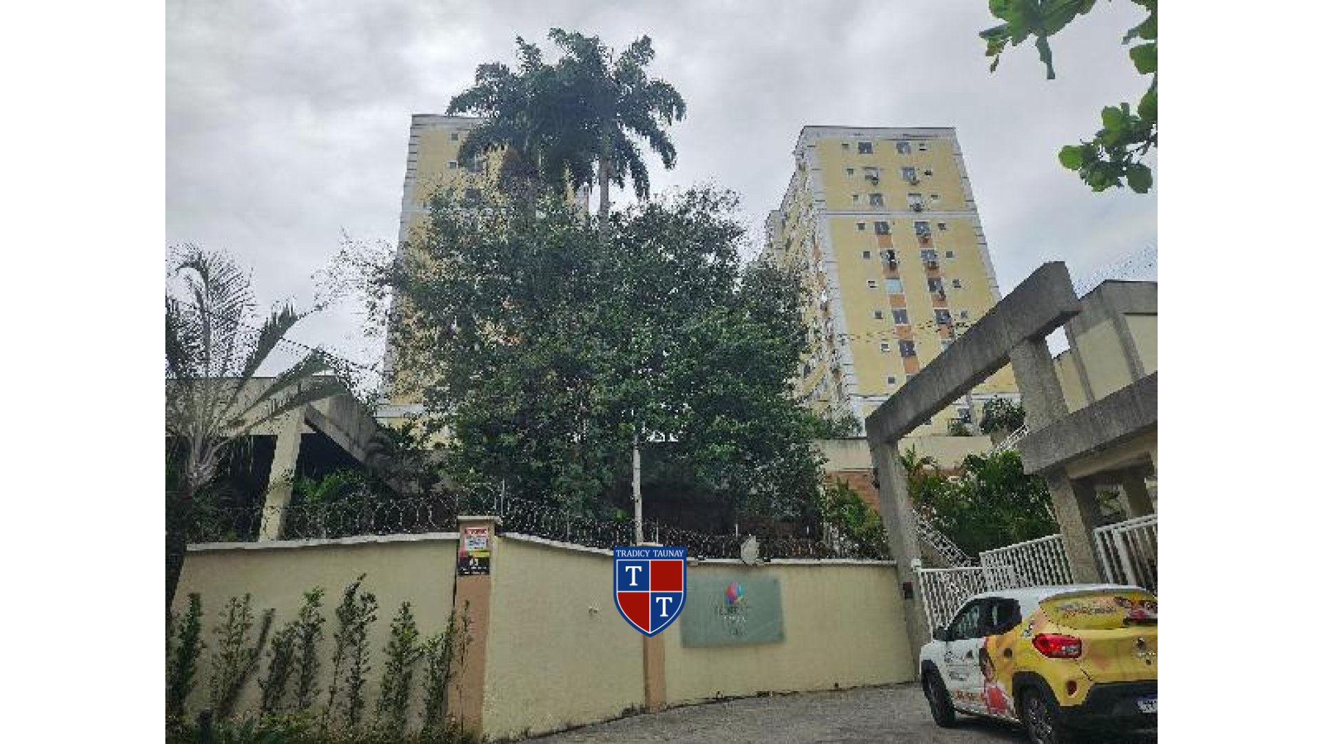 APARTAMENTO em COLEGIO