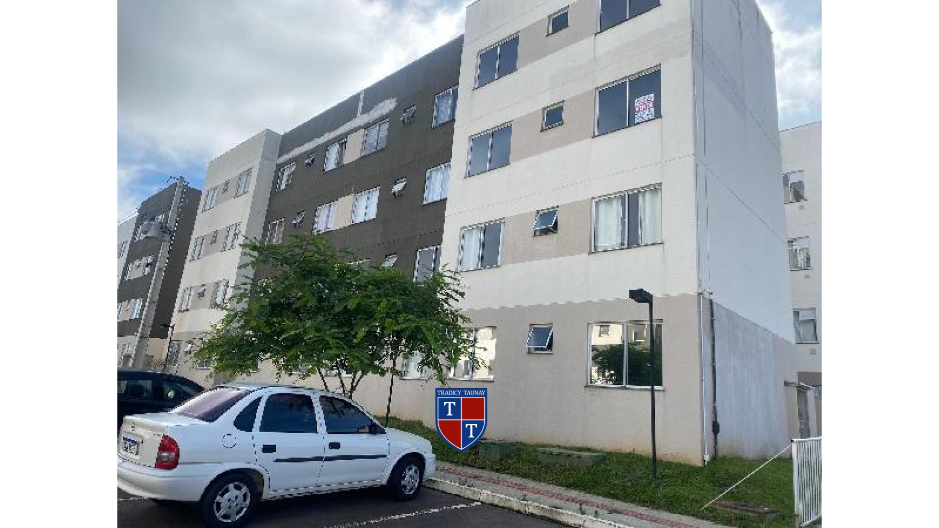 APARTAMENTO em JARDIM ITAQUI