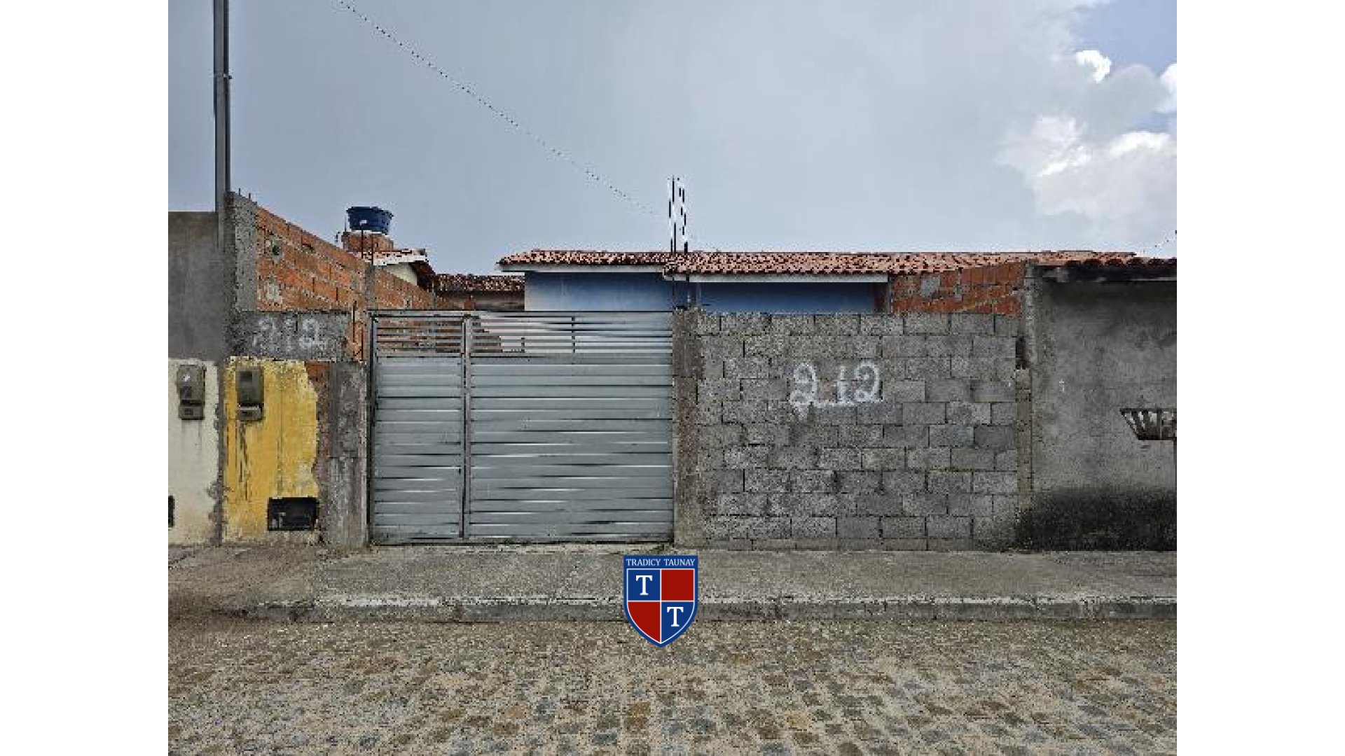 CASA em PEDRA FERRADA