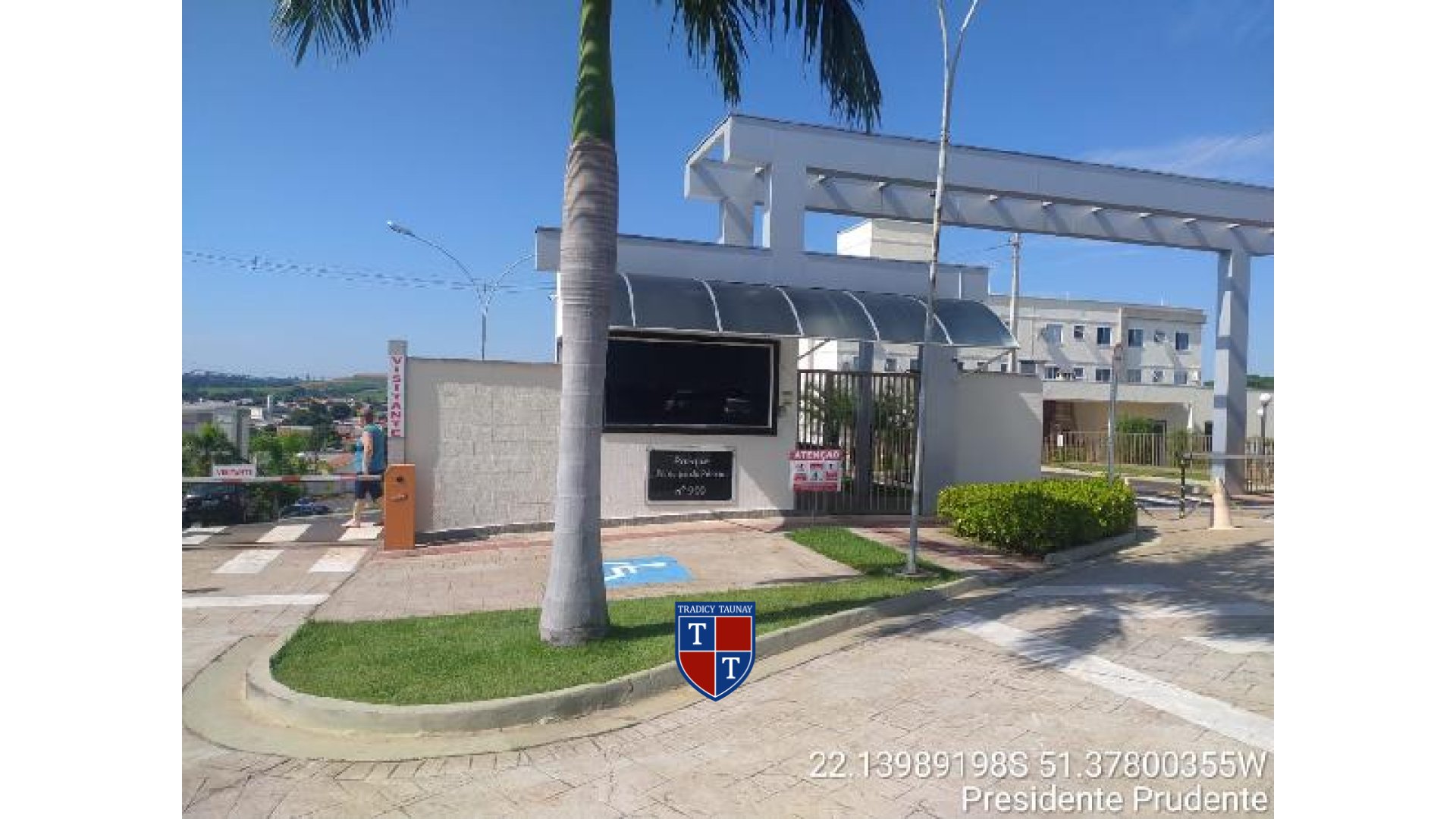 APARTAMENTO em VILA RAMOS DE FREITAS