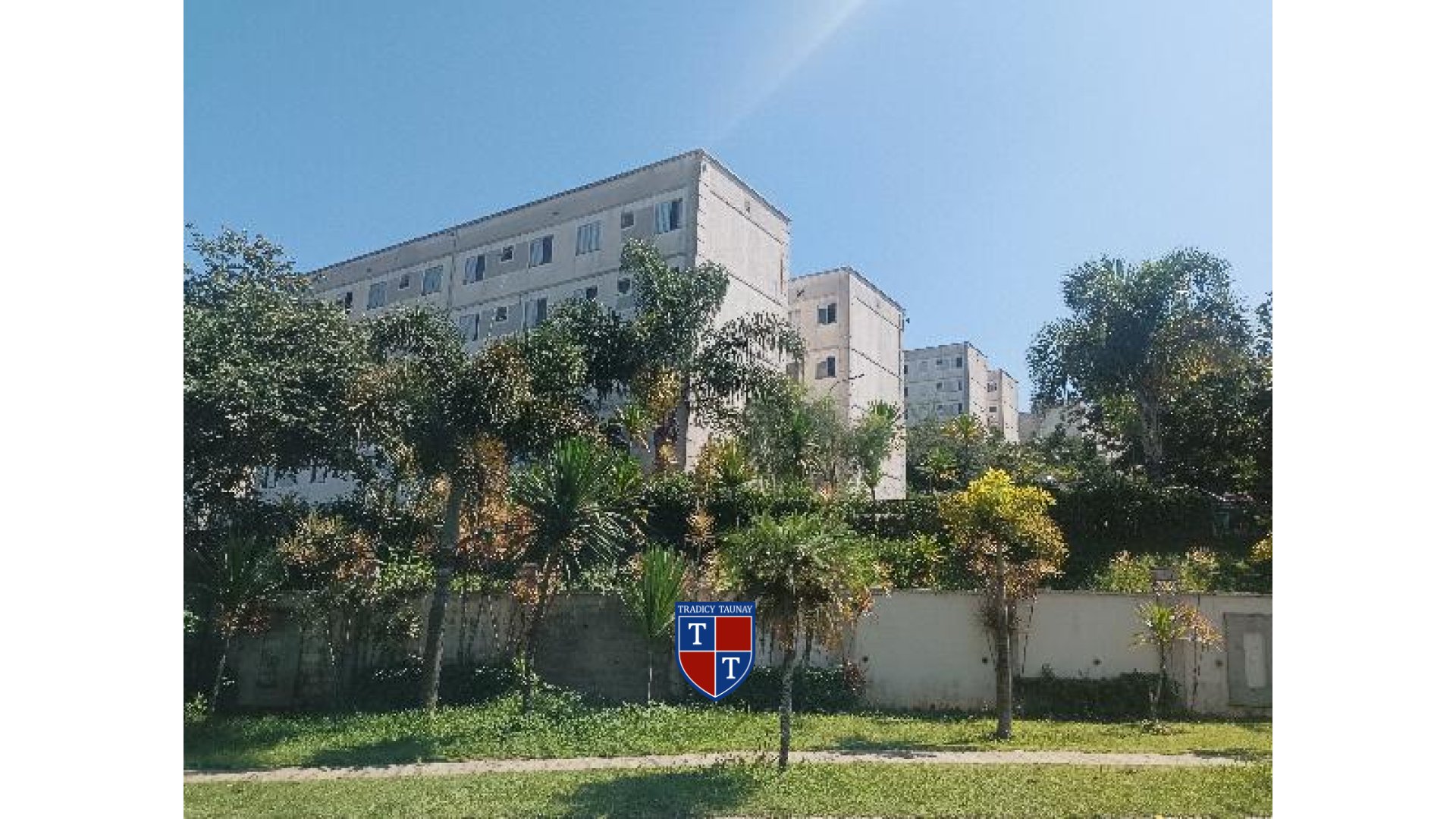 APARTAMENTO em CENTRO