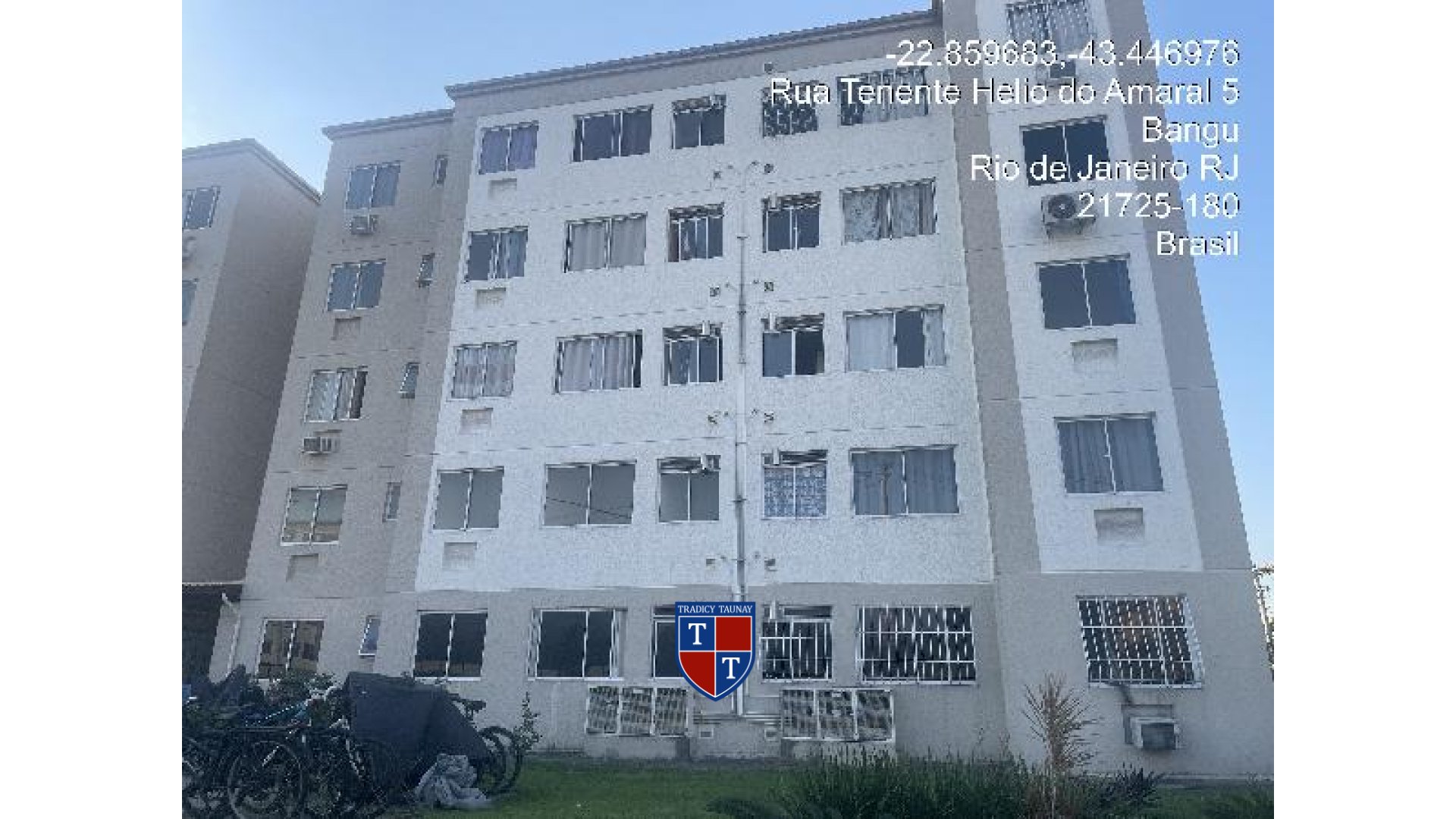 APARTAMENTO em REALENGO