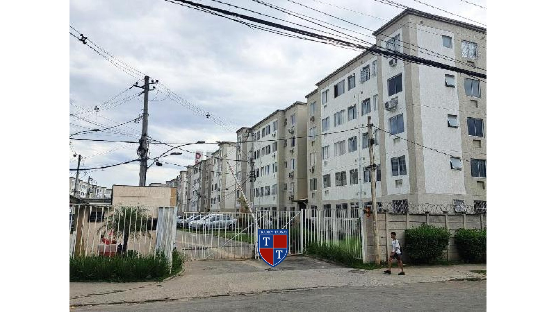 APARTAMENTO em REALENGO