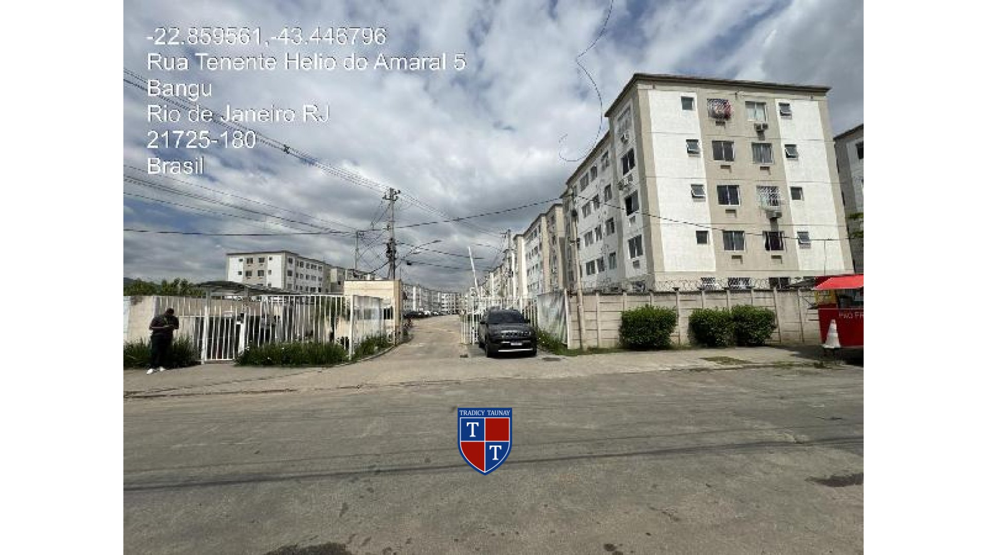 APARTAMENTO em REALENGO