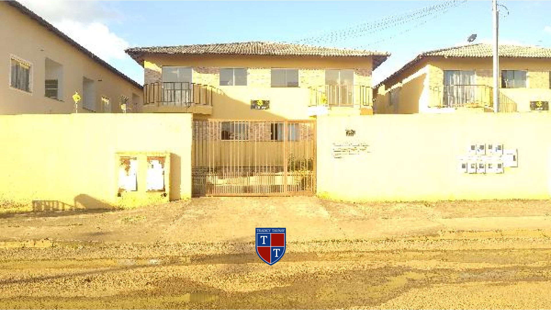APARTAMENTO em PARQUE NAPOLIS A