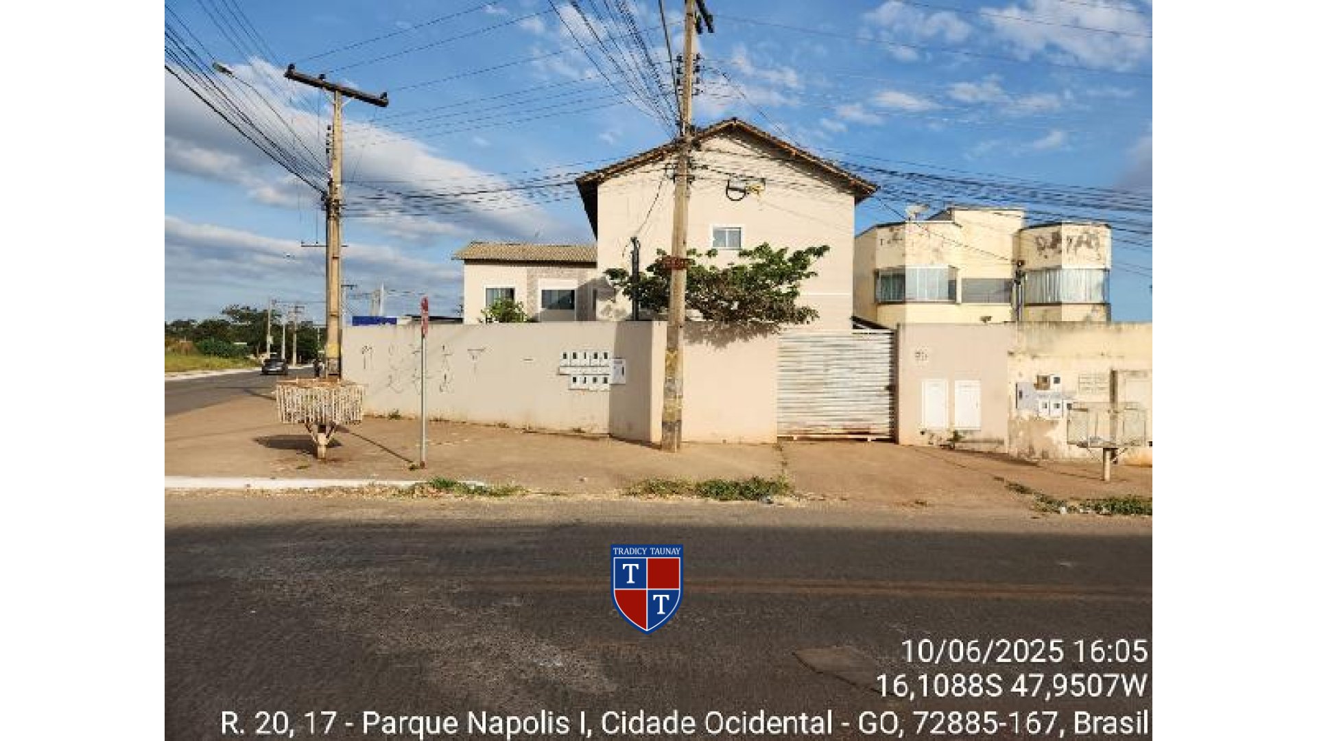 APARTAMENTO em PARQUE NAPOLIS A