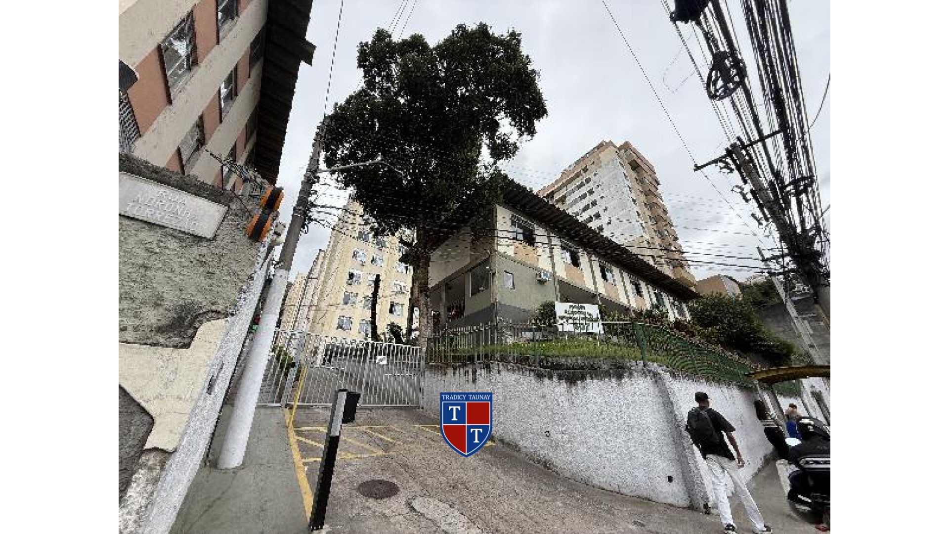 APARTAMENTO em COLEGIO