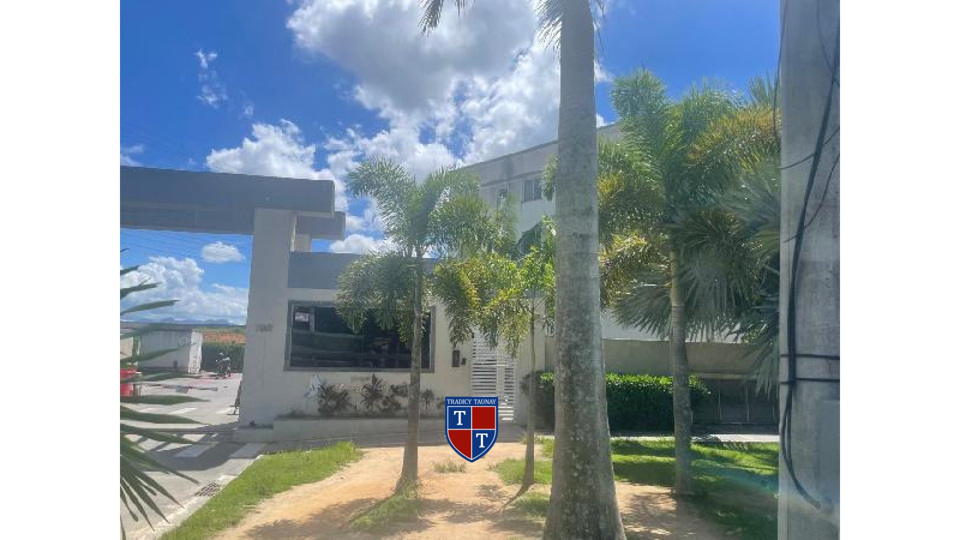APARTAMENTO em AJUDA DE CIMA