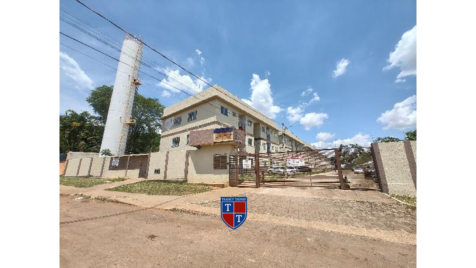 APARTAMENTO em PARQUE NAPOLIS A