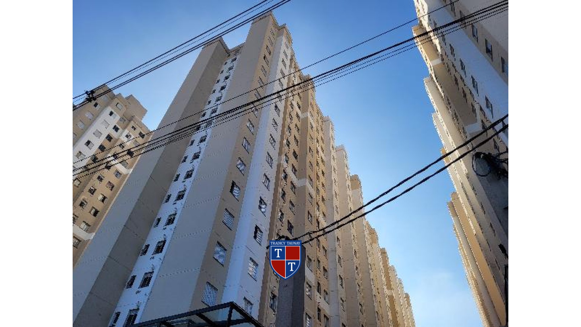 APARTAMENTO em VILA PLANA