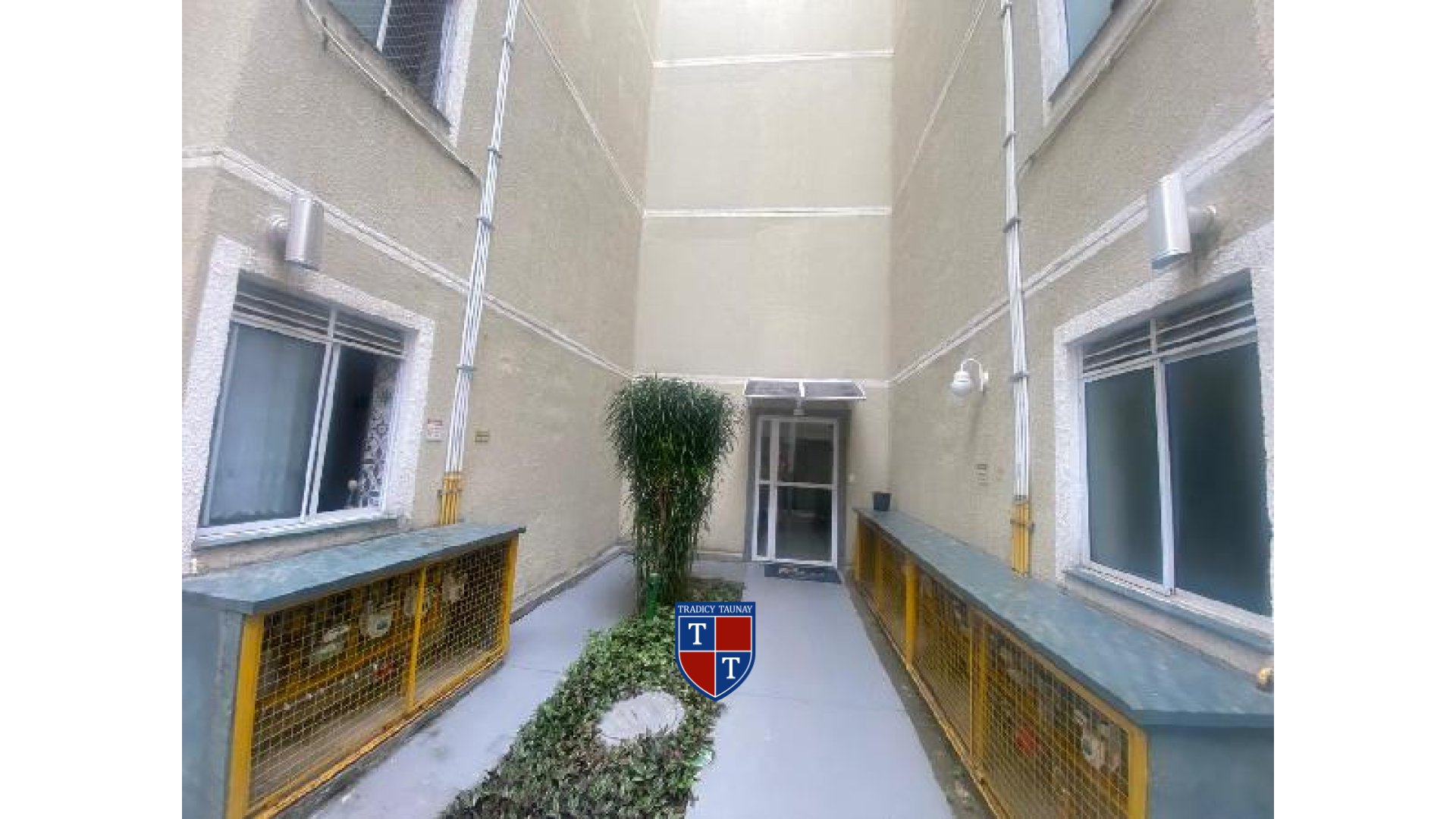 APARTAMENTO em SANTA CRUZ