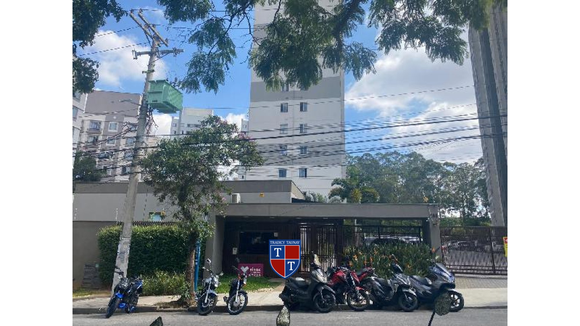 APARTAMENTO em JARDIM SANTA EMILIA