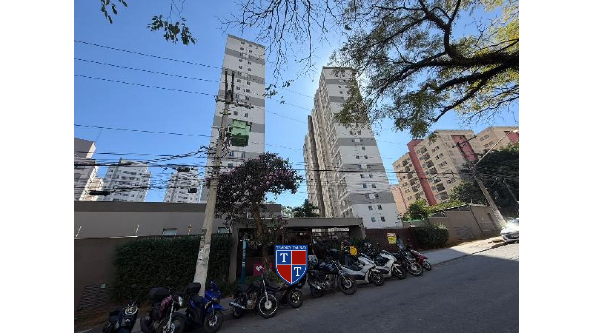 APARTAMENTO em JARDIM SANTA EMILIA