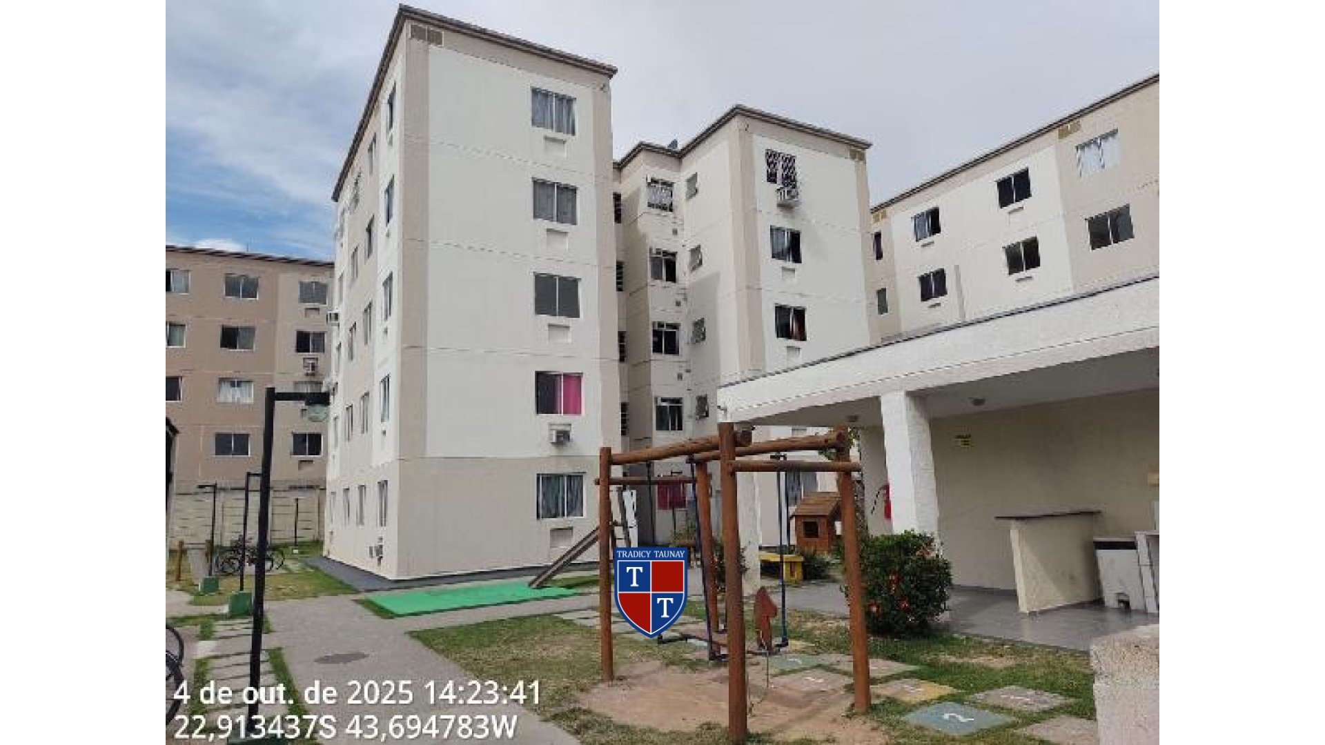 APARTAMENTO em SANTA CRUZ
