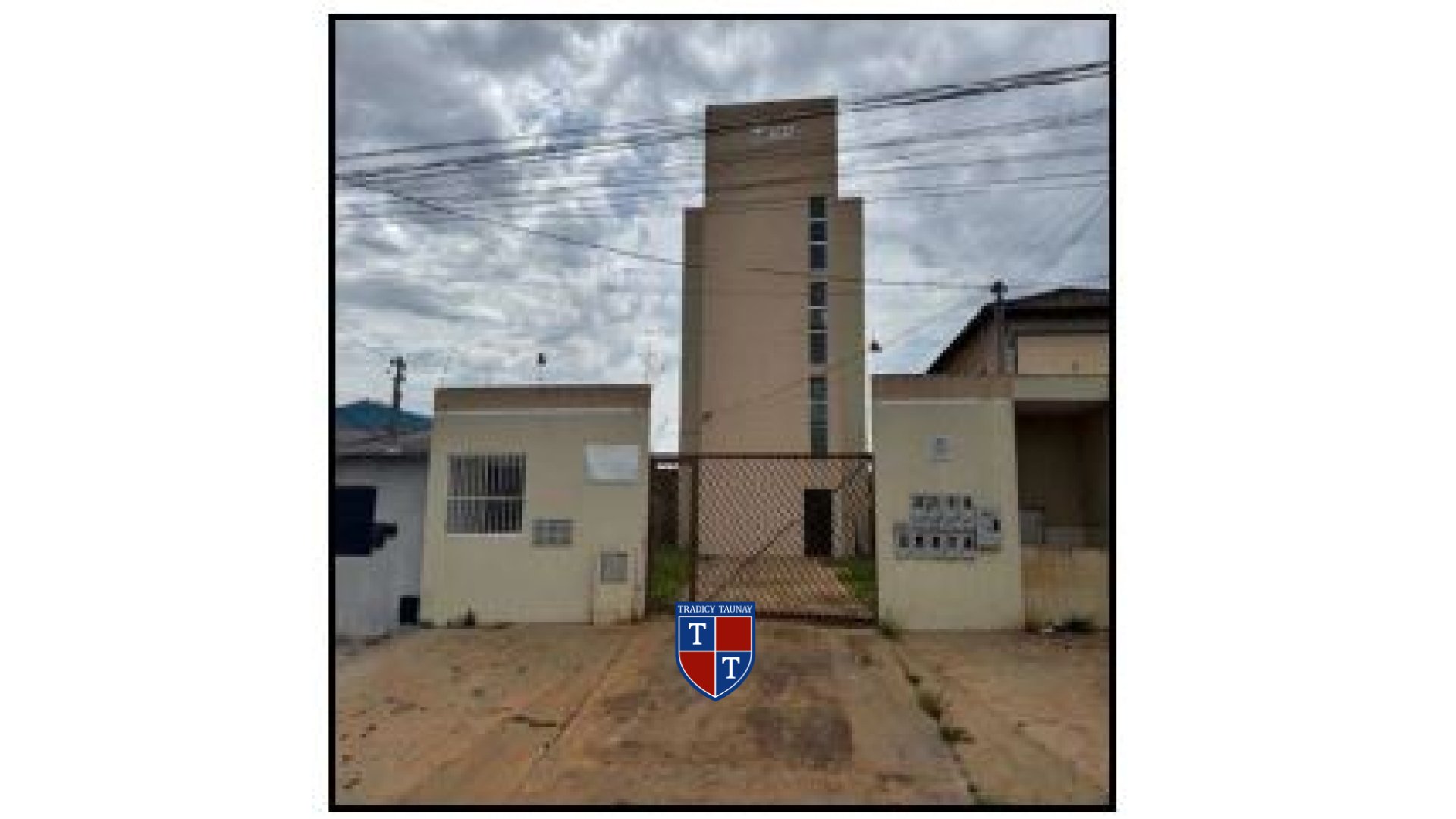 APARTAMENTO em PARQUE NAPOLIS A