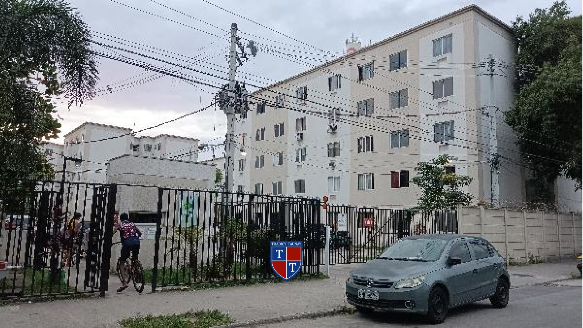 APARTAMENTO em SANTA CRUZ