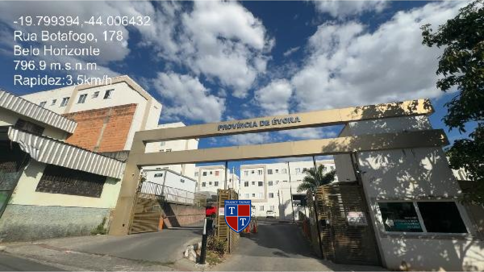 APARTAMENTO em JUSTINOPOLIS