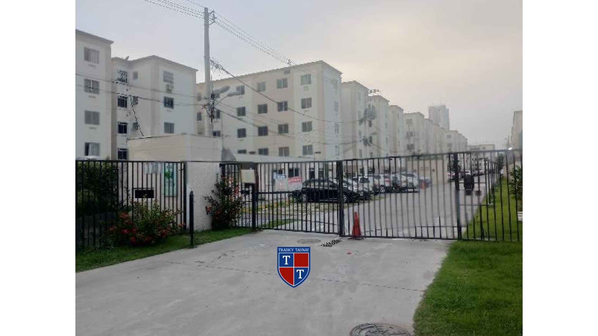 APARTAMENTO em FREG DE SANTA CRUZ