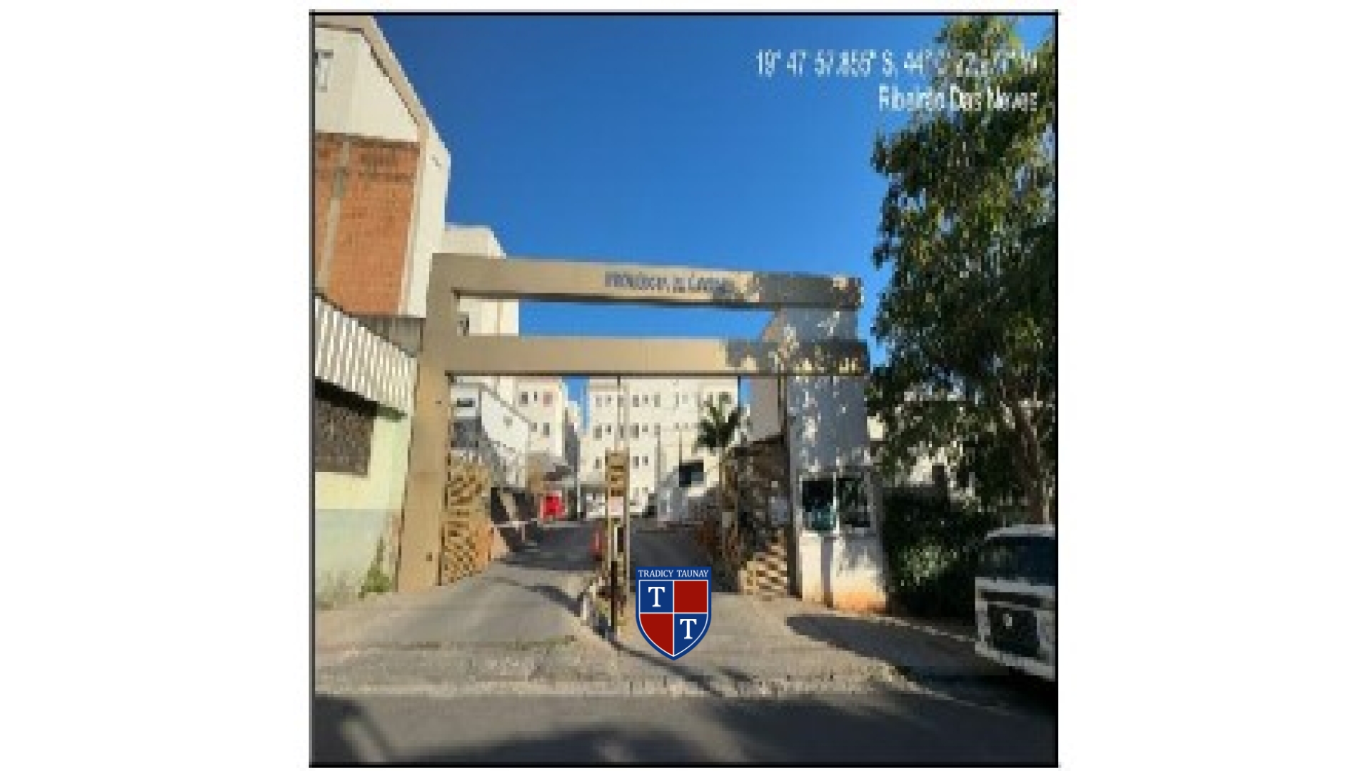 APARTAMENTO em JUSTINOPOLIS