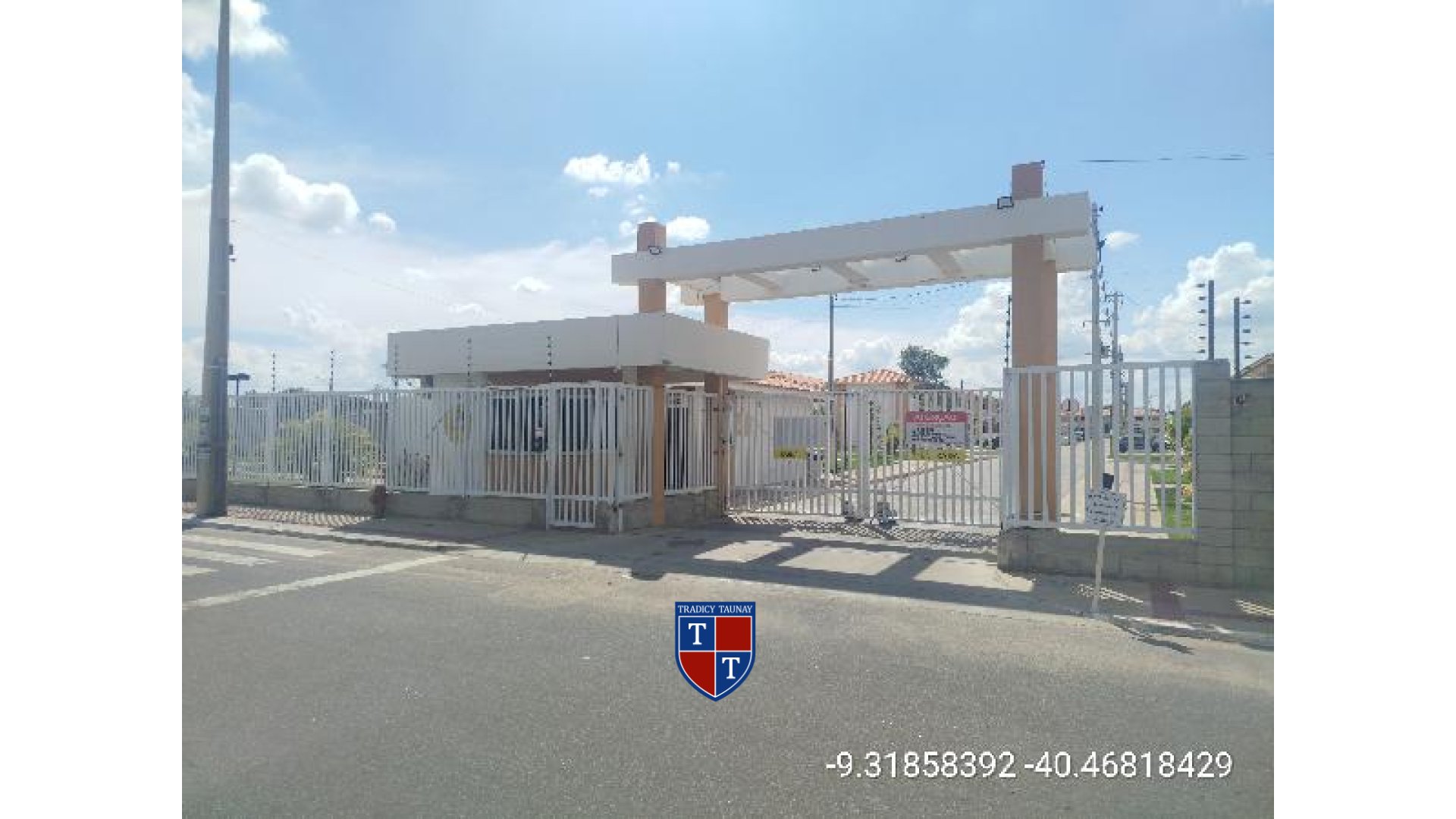 APARTAMENTO em TOPAZIO
